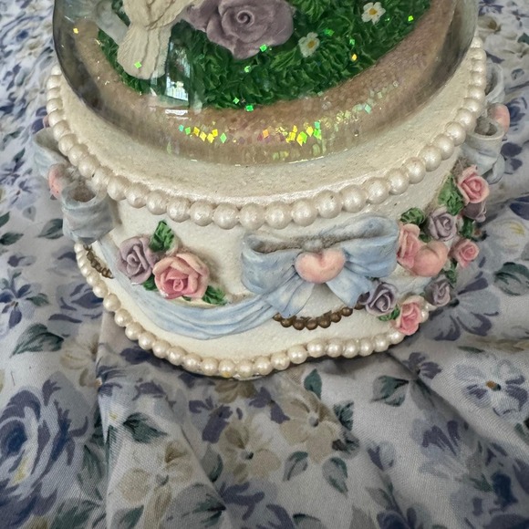 Heart Dove Snow Globe Music Box Roses Pearls Wedding Anniversary Gift - Picture 4 of 5